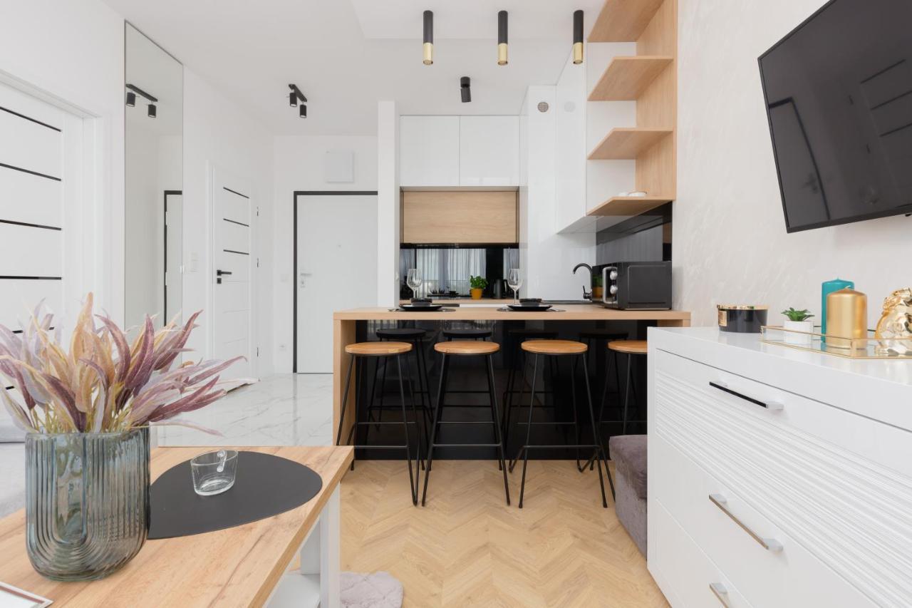 Warsaw Kotsisa Apartments With Parking By Noclegi Renters Dış mekan fotoğraf