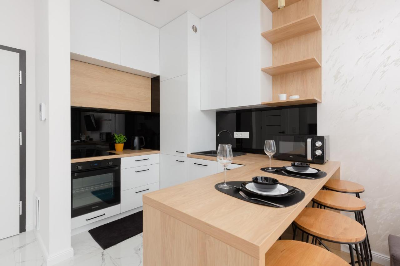 Warsaw Kotsisa Apartments With Parking By Noclegi Renters Dış mekan fotoğraf