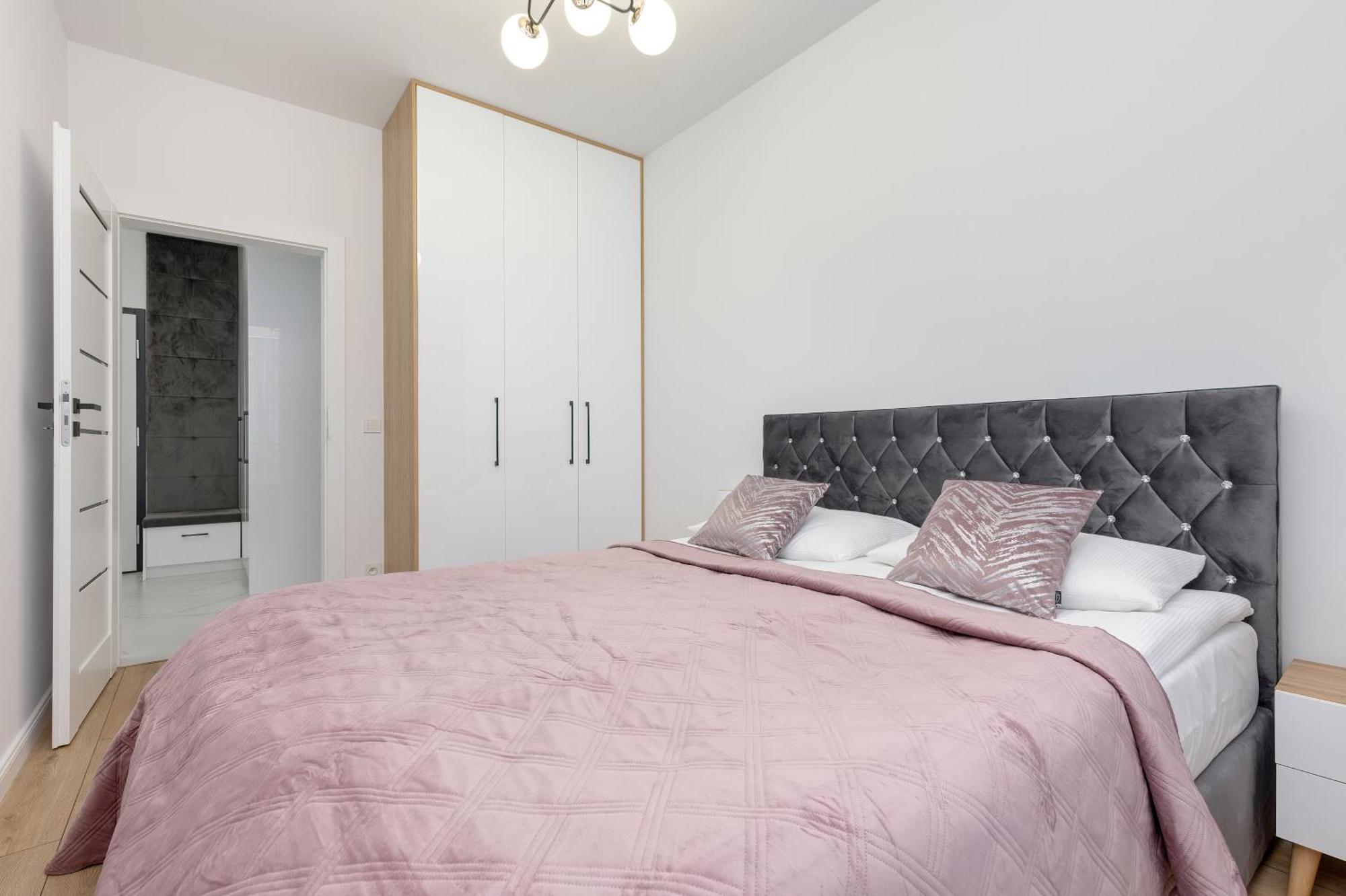 Warsaw Kotsisa Apartments With Parking By Noclegi Renters Dış mekan fotoğraf